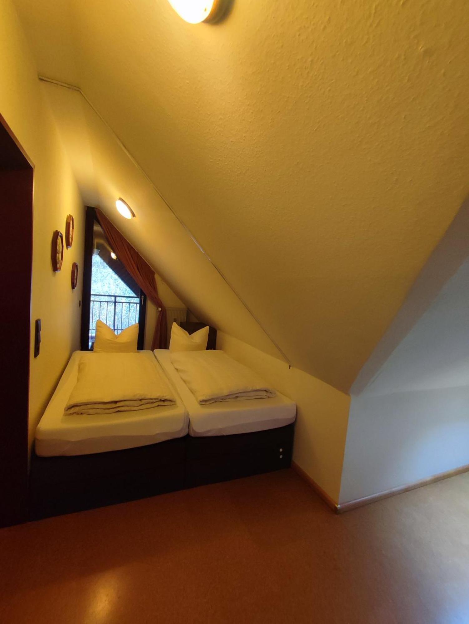 Panorama Oase Ferienwohnung Mit Blick Auf Mosel Und Reichsburg Cochem Exterior foto