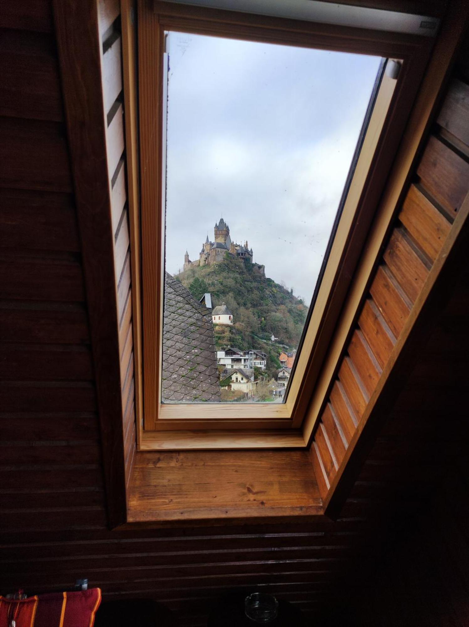 Panorama Oase Ferienwohnung Mit Blick Auf Mosel Und Reichsburg Cochem Exterior foto